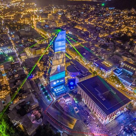 The Biltmore Tbilisi Hotel Luaran gambar Aerial view of the building at night