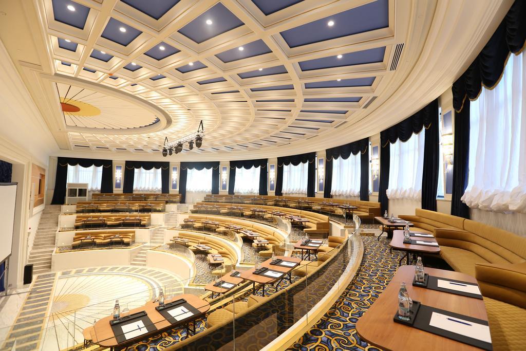 The Biltmore Tbilisi Hotel Luaran gambar The 1st Plenary Meeting of the 13th CPPCC
