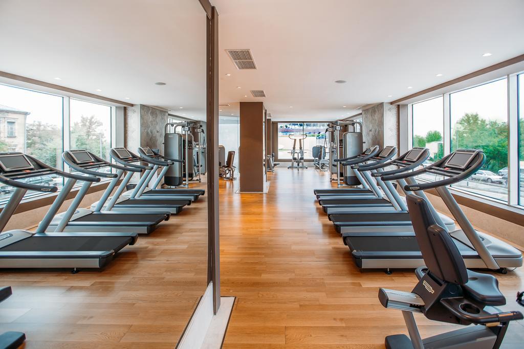 The Biltmore Tbilisi Hotel Luaran gambar The gym at the hotel