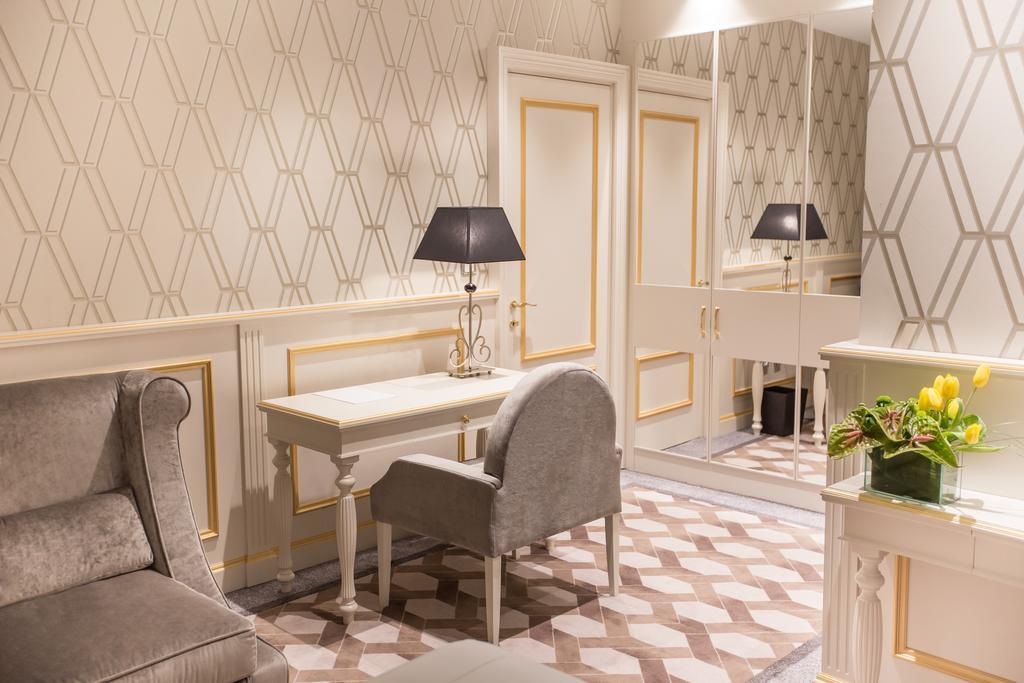 The Biltmore Tbilisi Hotel Luaran gambar A suite at the hotel