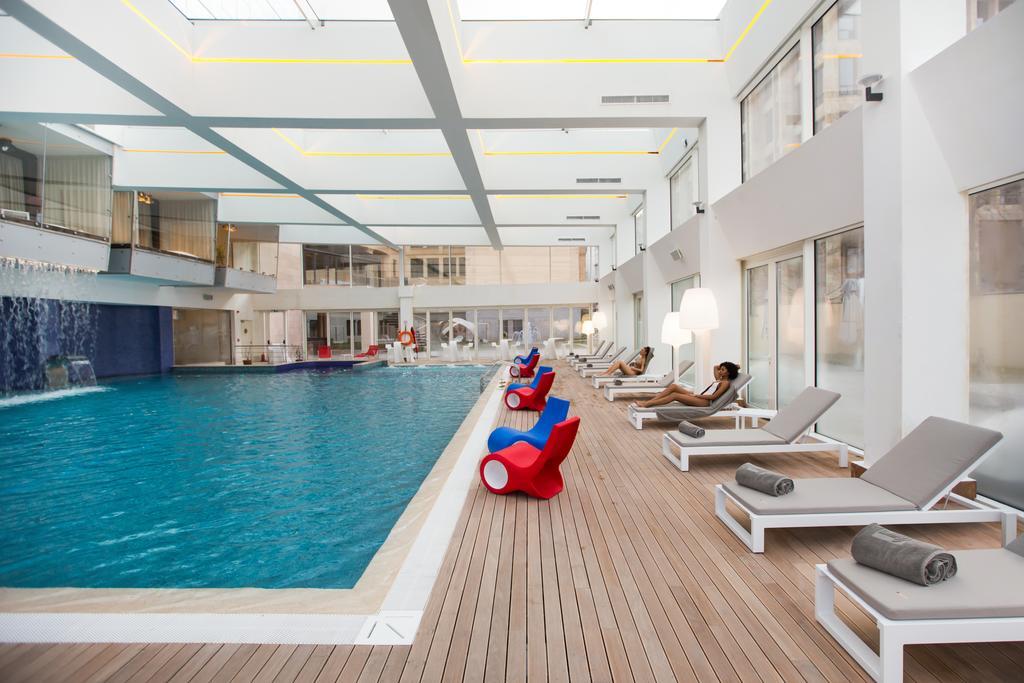 The Biltmore Tbilisi Hotel Luaran gambar The pool at the hotel