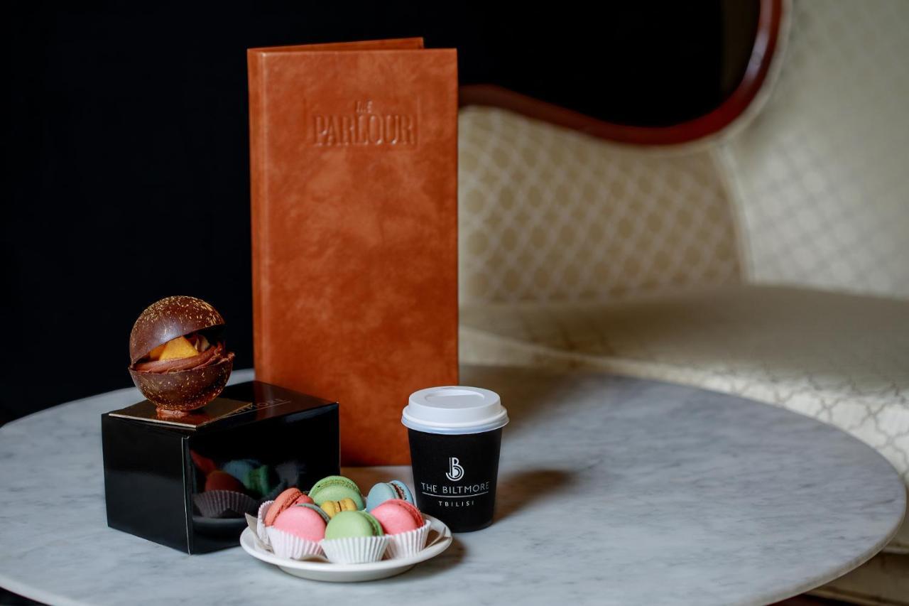 The Biltmore Tbilisi Hotel Luaran gambar Menu and coffee at the Paris Opera