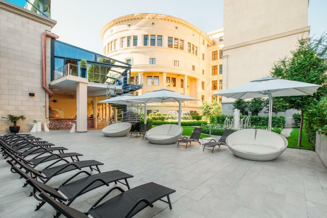 The Biltmore Tbilisi Hotel Luaran gambar The hotel's pool