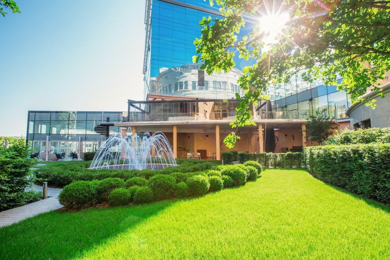 The Biltmore Tbilisi Hotel Luaran gambar The hotel's garden